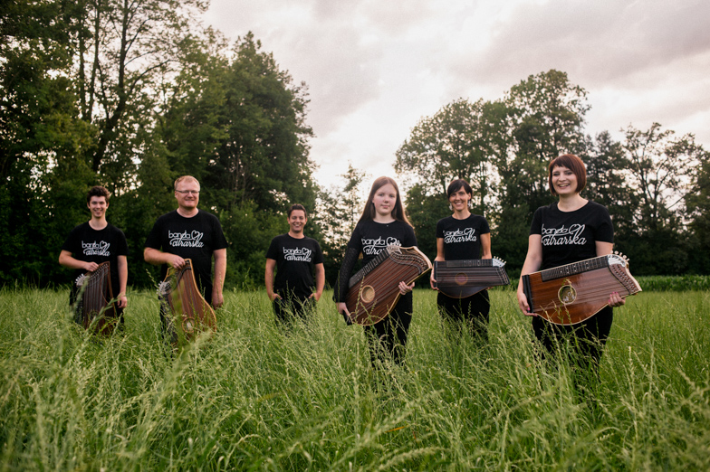 Group picture of musicians Citrarska banda.